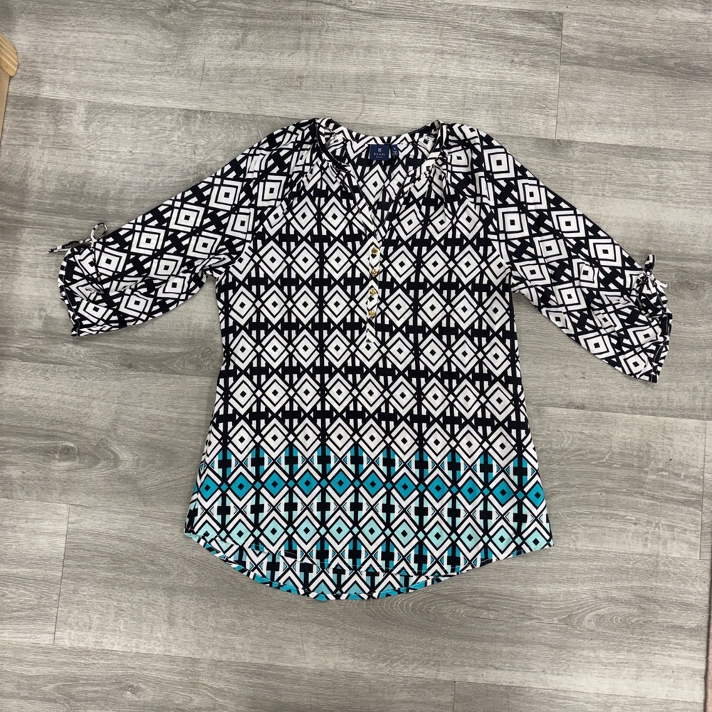 Kaari Blue Black, White, and Blue Geometric Blouse Size Small